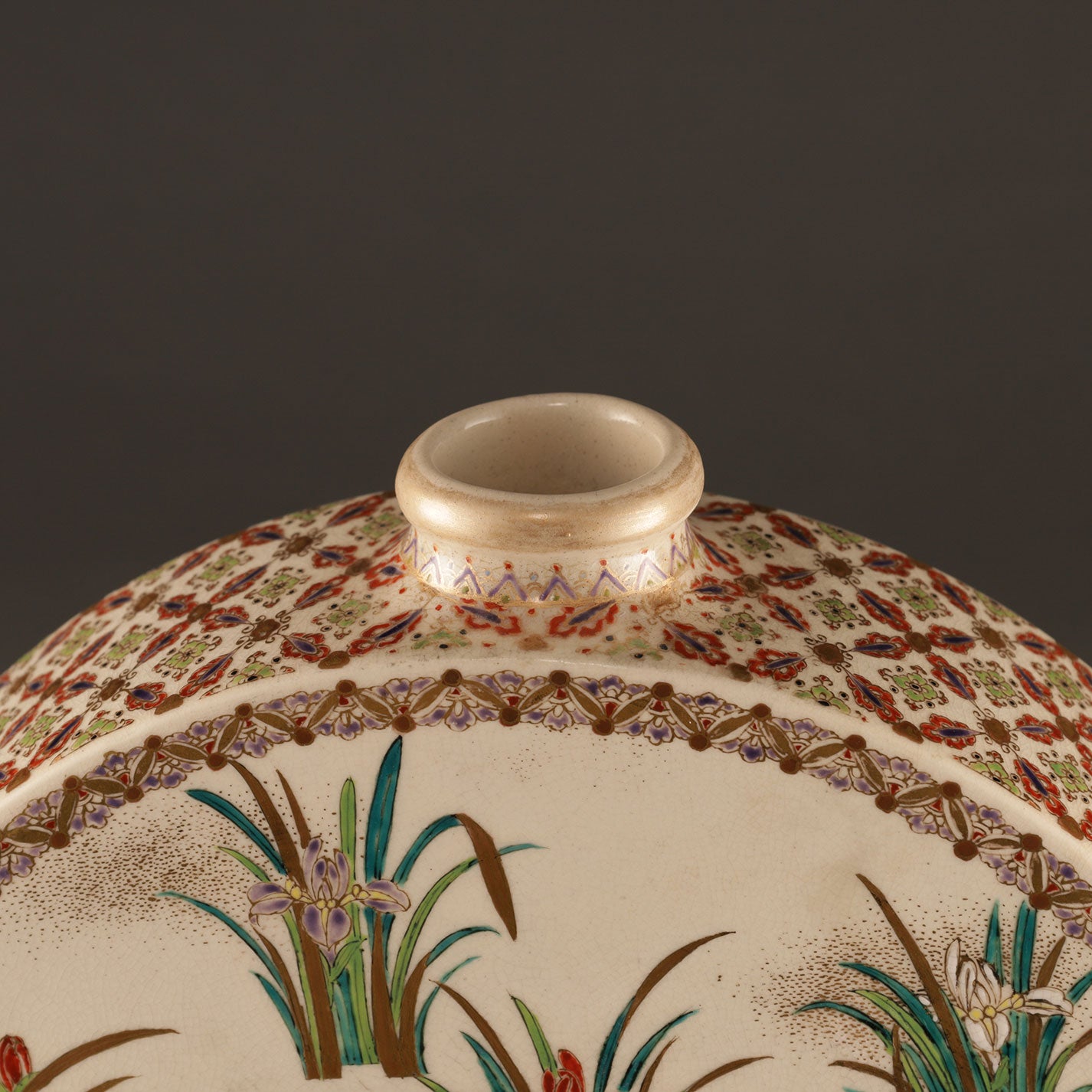 薩摩菊芝垣水仙図扁壺