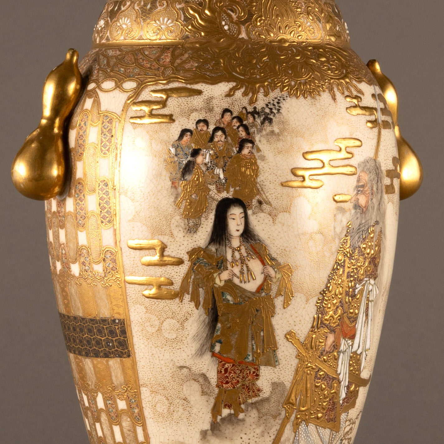 Satsuma Nishikide human customs pattern gourd-shaped bottle