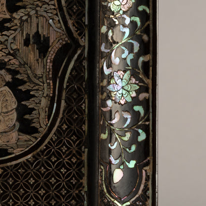 Mother of pearl four-sided tray with a depiction of nobles playing [M0091]