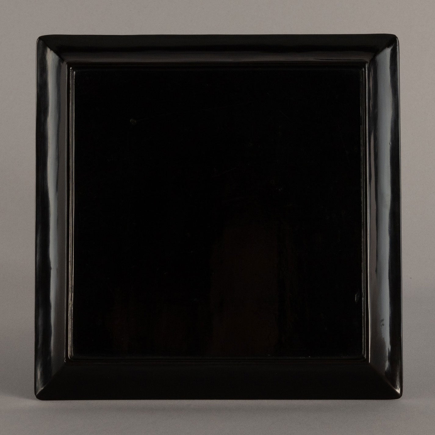 Mother of pearl four-sided tray with a depiction of nobles playing [M0091]