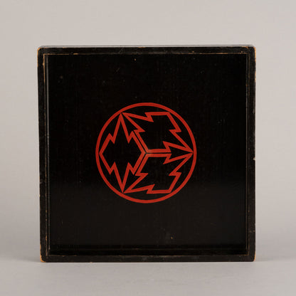 朱塗山水楼閣文花入