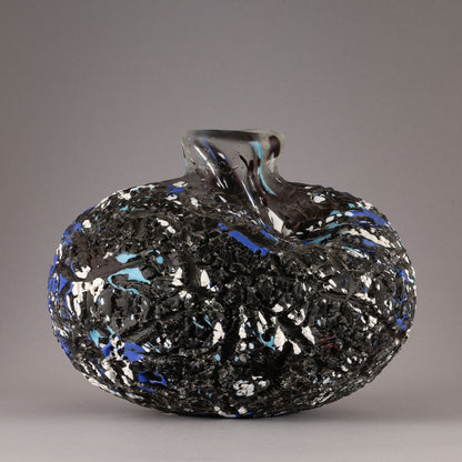 未知藝術家 “手工吹製玻璃花瓶”