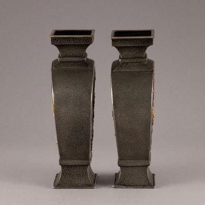 銅製昆虫草花図花瓶一対