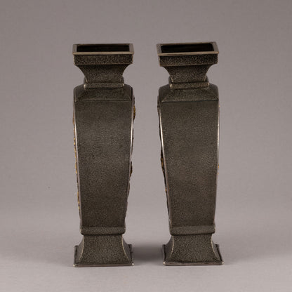 銅製昆虫草花図花瓶一対