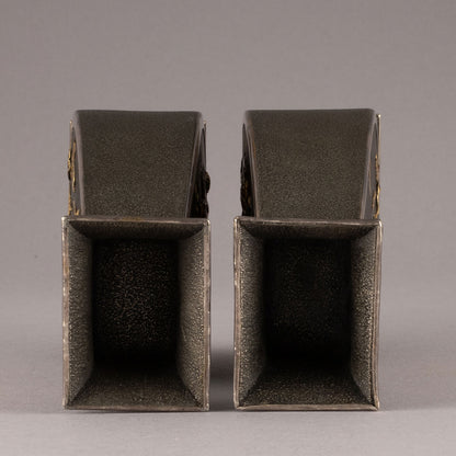 銅製昆虫草花図花瓶一対