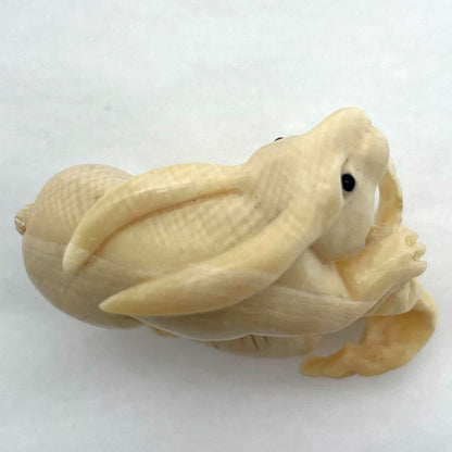 象牙根付　うさぎ