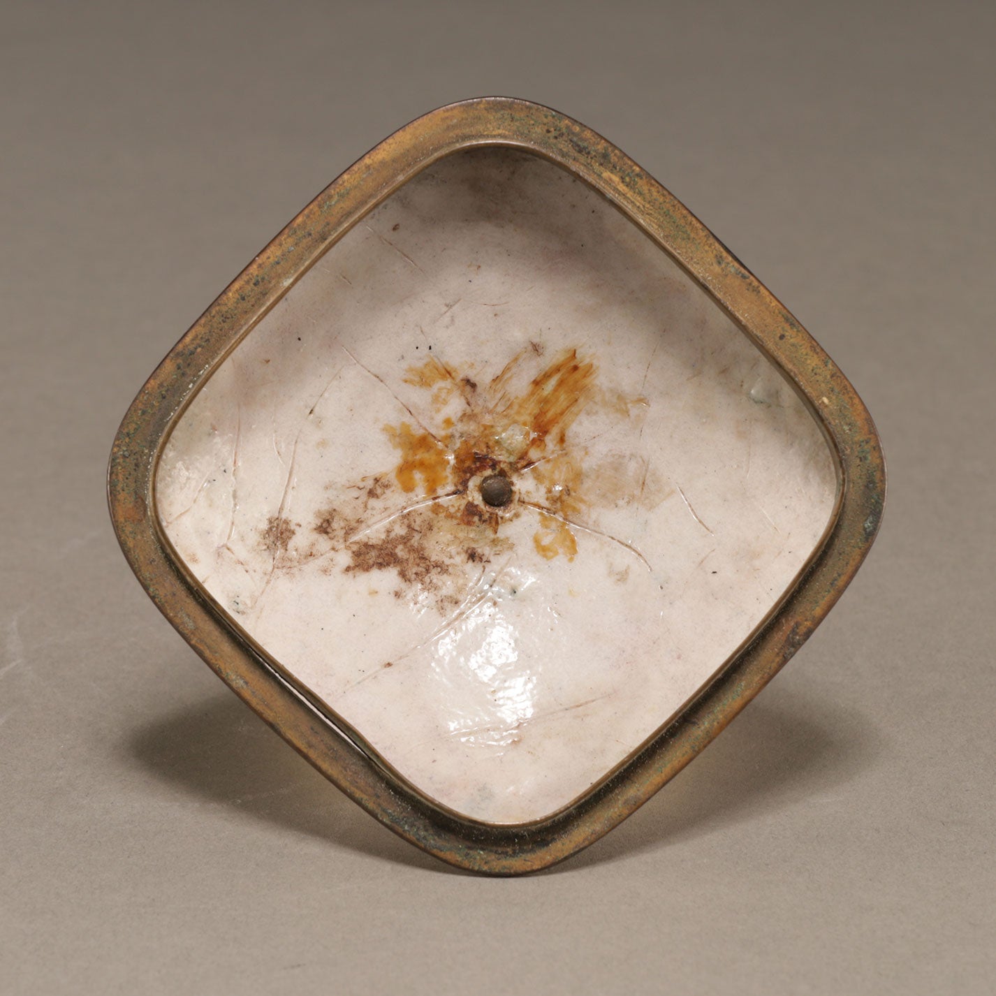 七寶龍鳳紋雙耳四方蓋罐