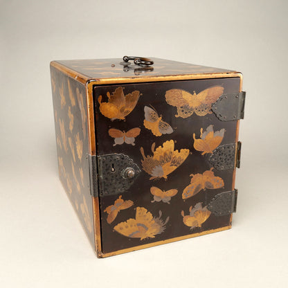 百蝶蒔繪五斗櫃