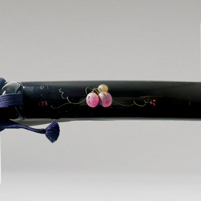 Aikuchi Koshirae with Black Lacquer Scabbard Decorated with Grapevine Design