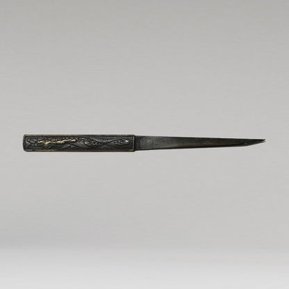 Aikuchi Koshirae with Black Lacquer Scabbard Decorated with Grapevine Design
