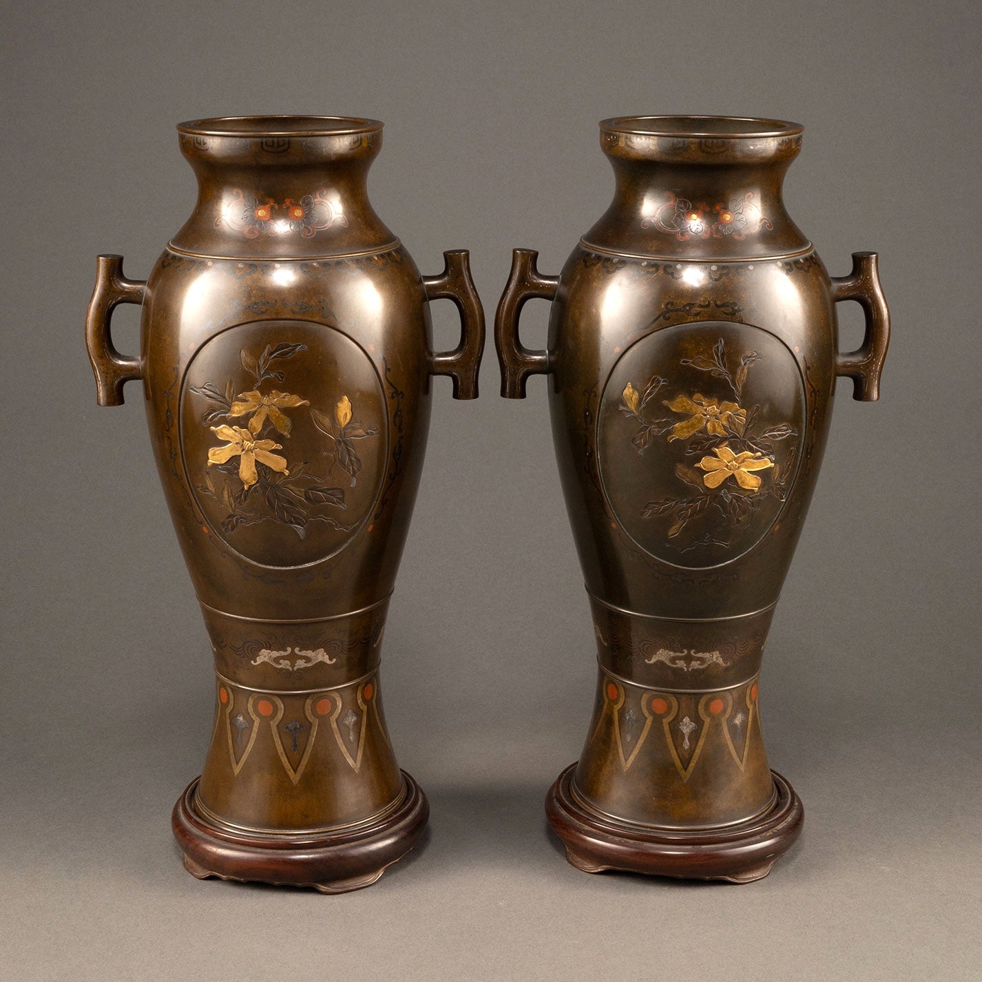 銅製金象嵌花生一対