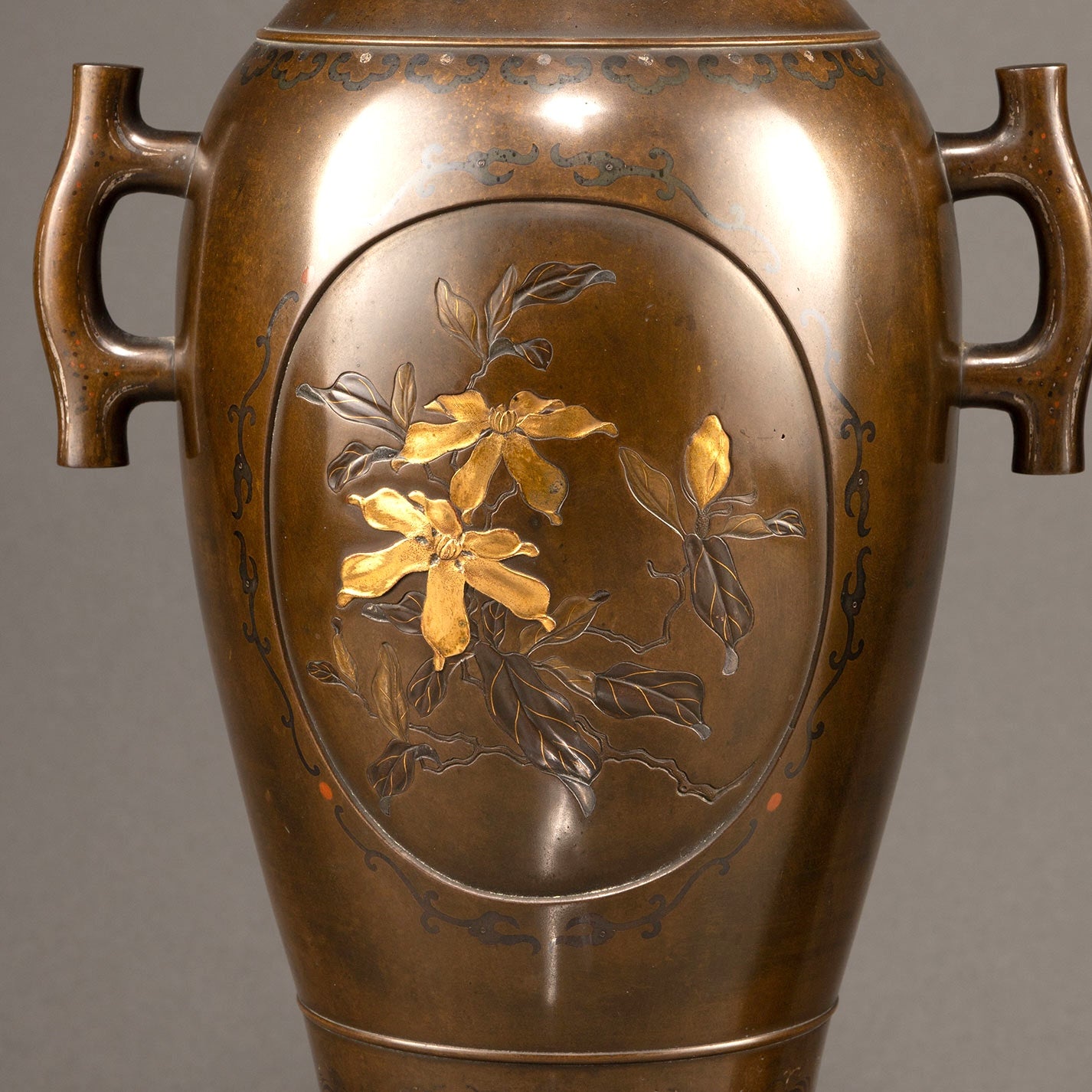 銅製金象嵌花生一対