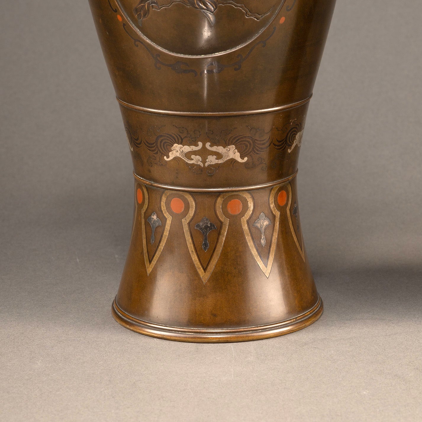 銅製金象嵌花生一対