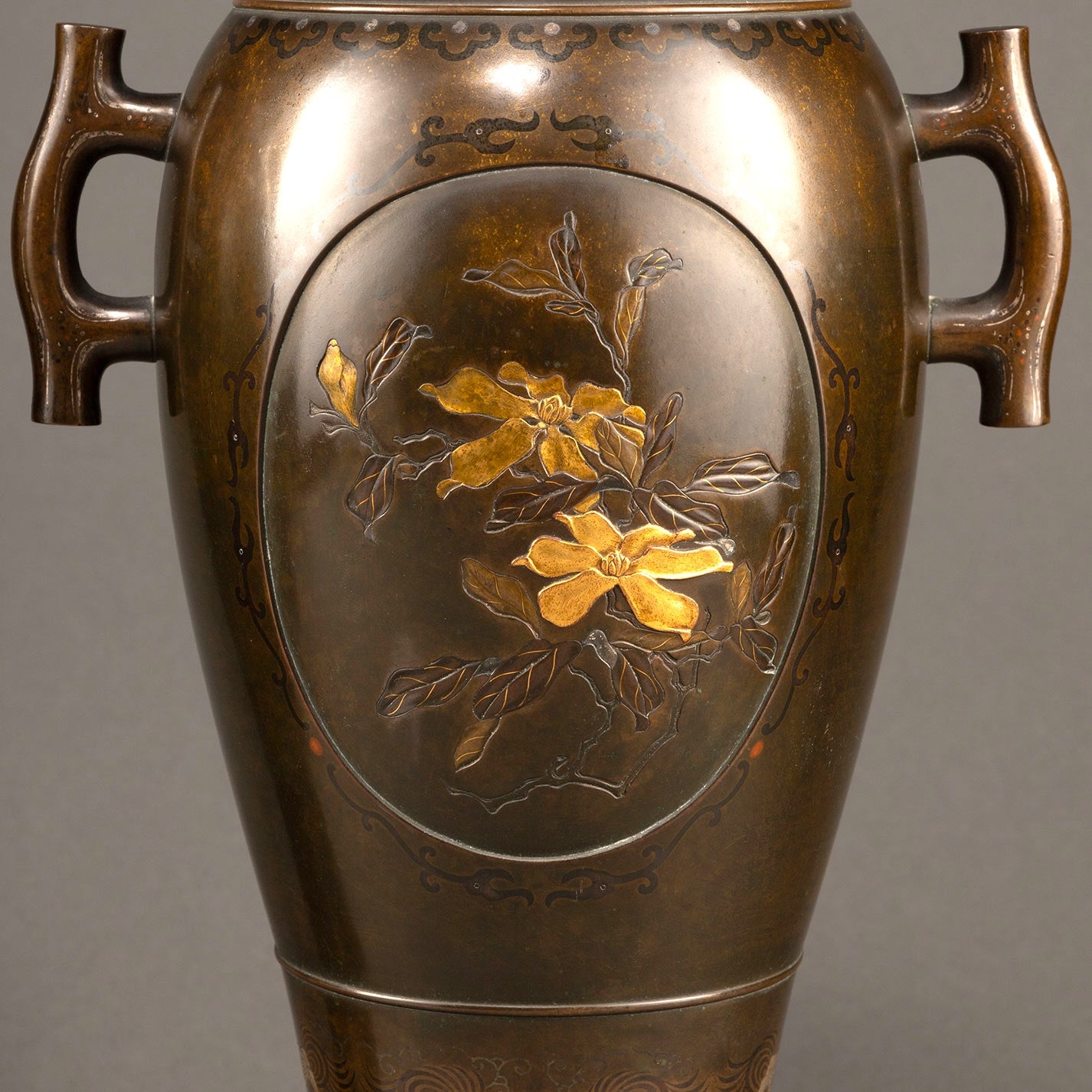 銅製金象嵌花生一対