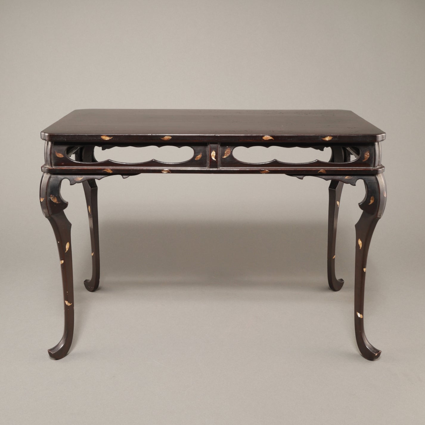 Japanese Makie Kasuga Stand with Scattered Flower Design