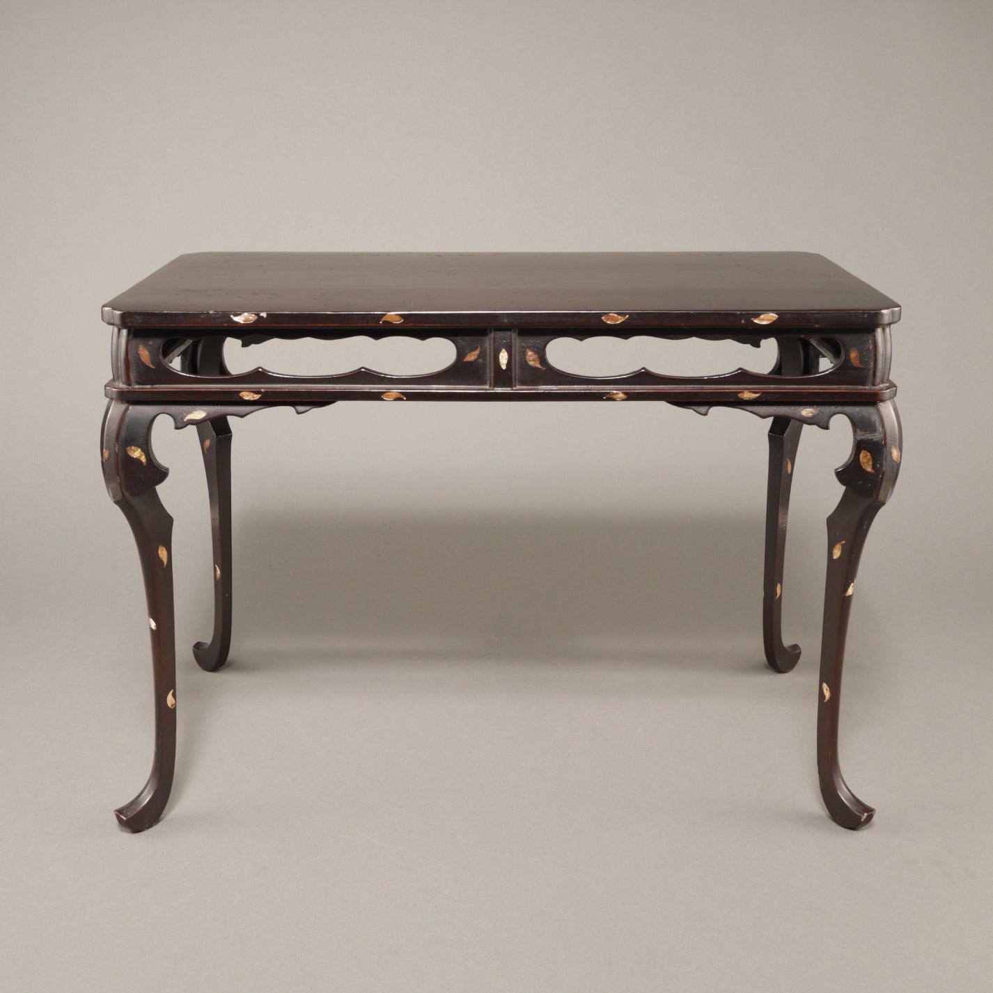 Japanese Makie Kasuga Stand with Scattered Flower Design