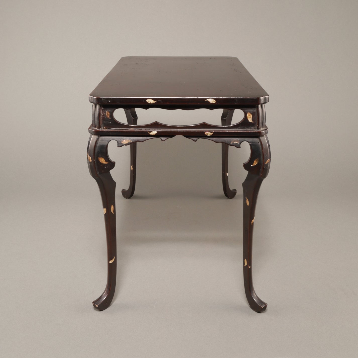 Japanese Makie Kasuga Stand with Scattered Flower Design