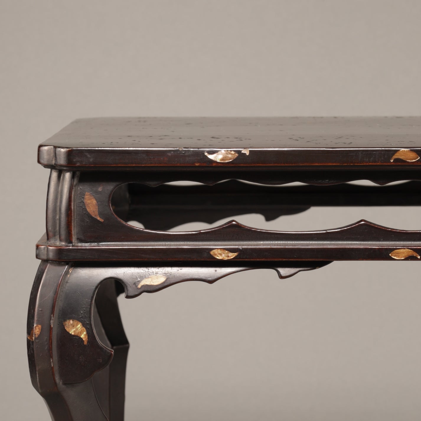 Japanese Makie Kasuga Stand with Scattered Flower Design