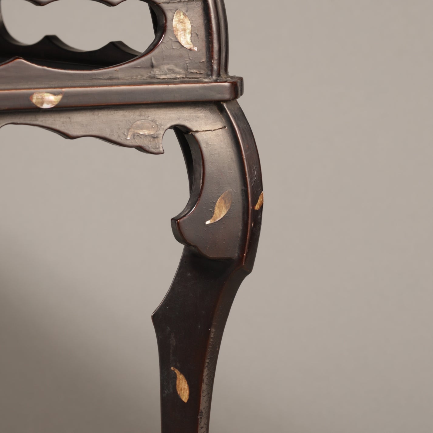 Japanese Makie Kasuga Stand with Scattered Flower Design