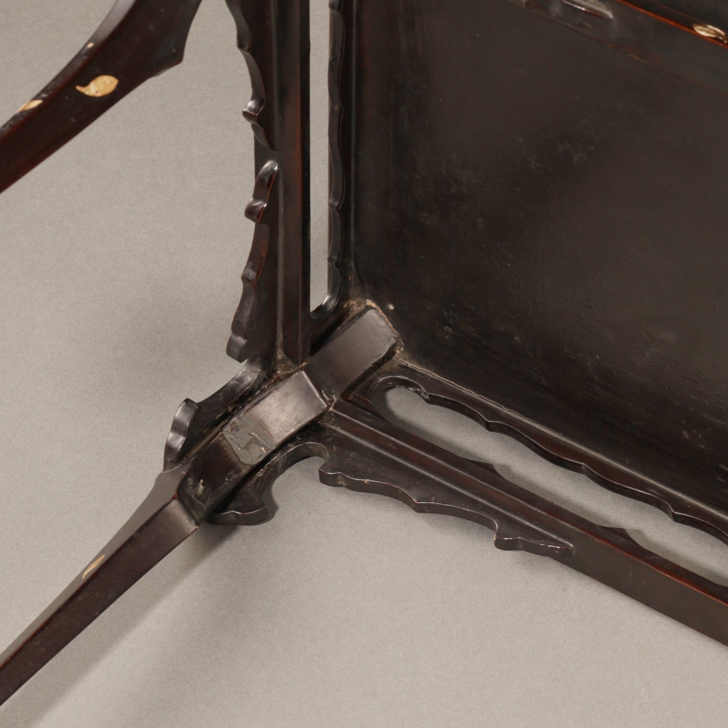 Japanese Makie Kasuga Stand with Scattered Flower Design