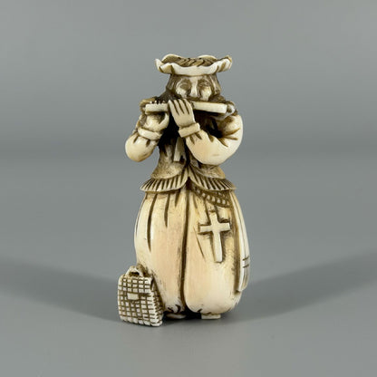 Ivory Dutch figure netsuke