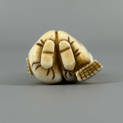 Ivory Dutch figure netsuke