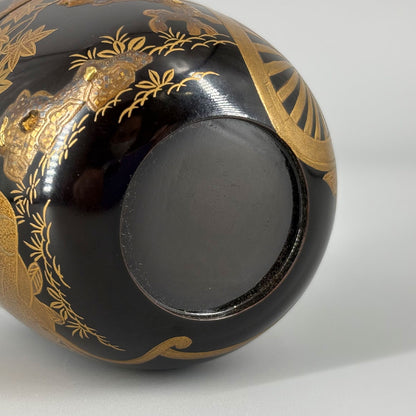 Makie lacquered natsume type tea caddy "Courtly carriage with autumn leaves"