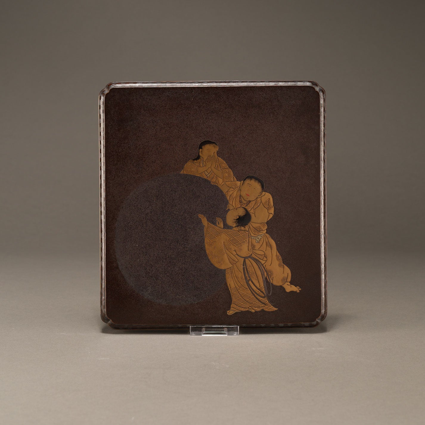 Silver pear skin Maki-e writing box designed with snowball play