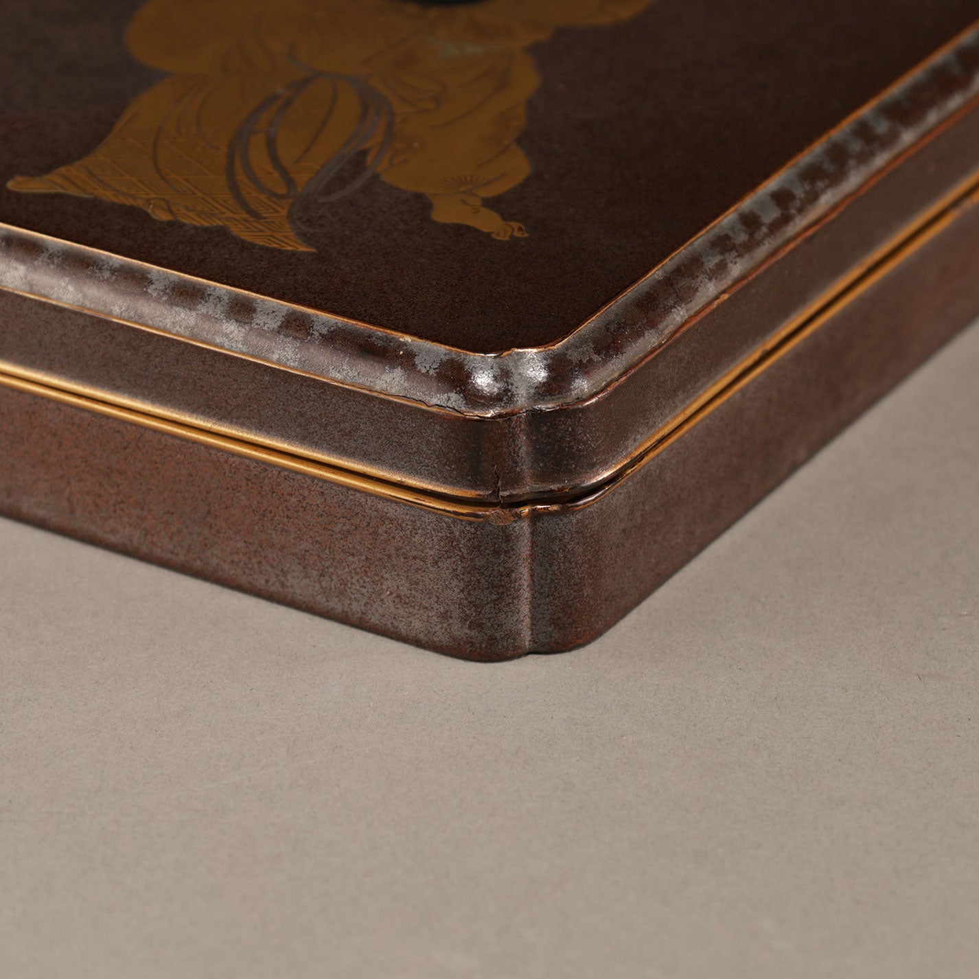 Silver pear skin Maki-e writing box designed with snowball play