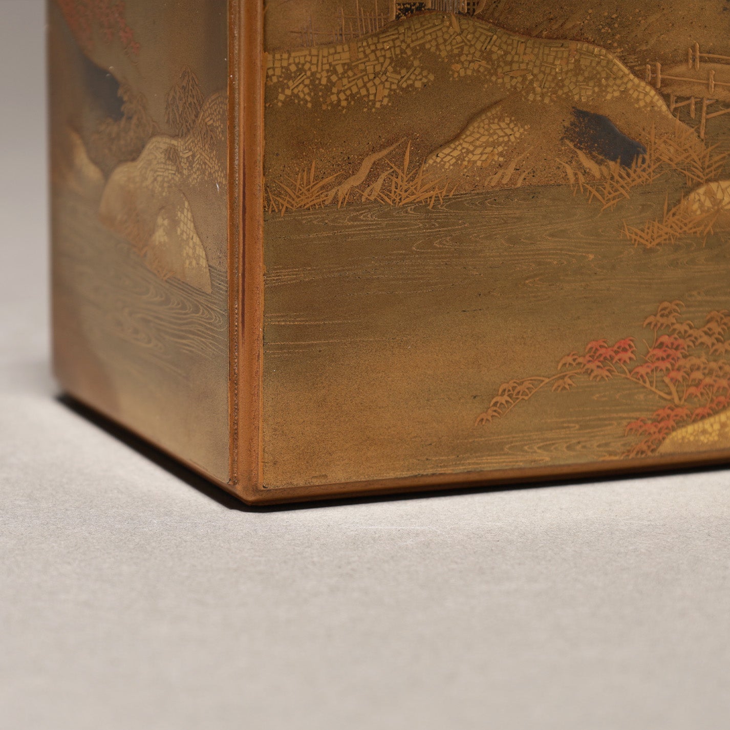 Landscape Maki-e Small Cabinet
