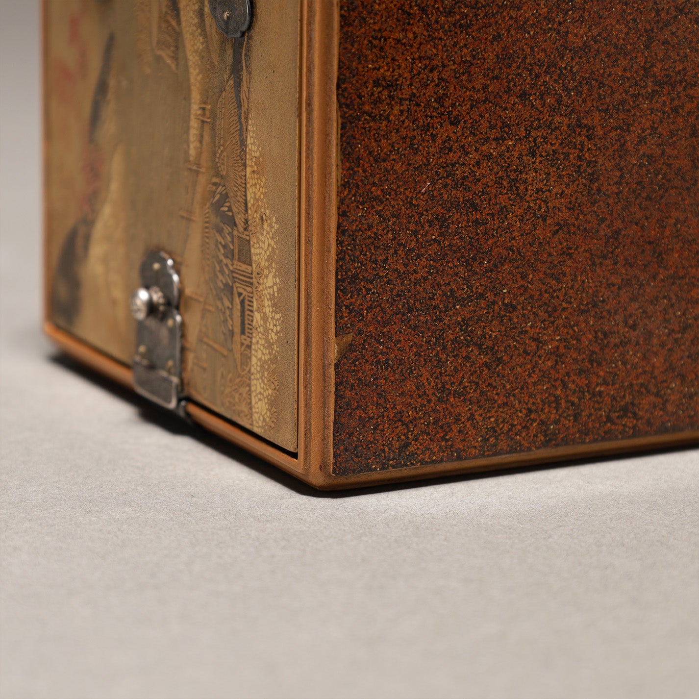 Landscape Maki-e Small Cabinet