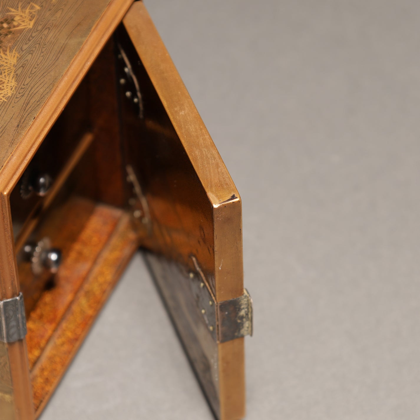 Landscape Maki-e Small Cabinet