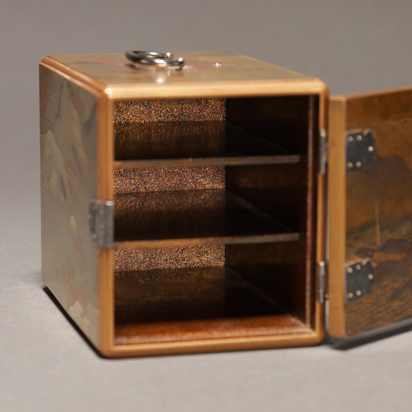 Landscape Maki-e Small Cabinet