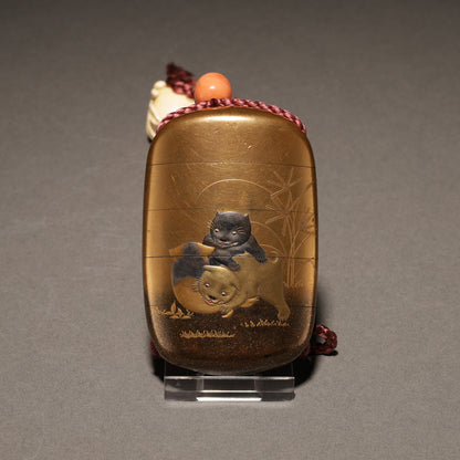 Puppy Maki-e Inrō (with Ivory Sennin Netsuke)