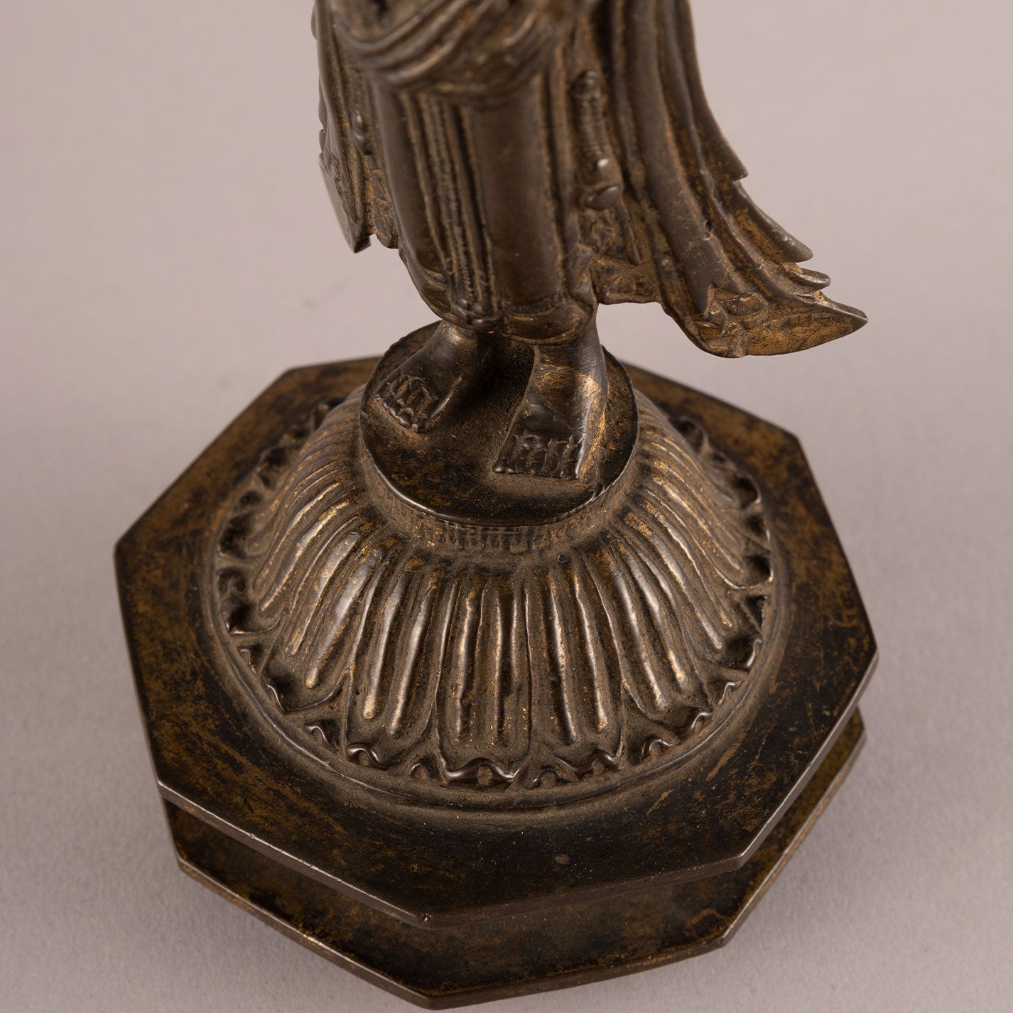 Copper-plated Kannon standing statue