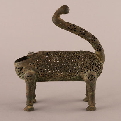 Bronze chisel incense burner in the shape of an empty beast