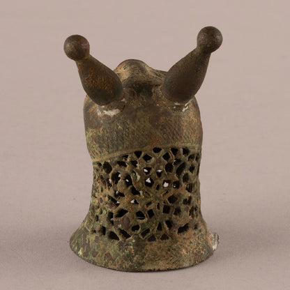 Bronze chisel incense burner in the shape of an empty beast