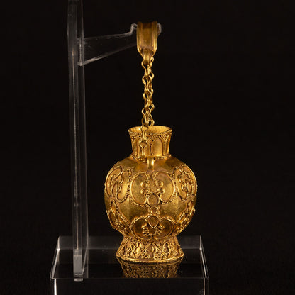 金製花卉紋提梁壺