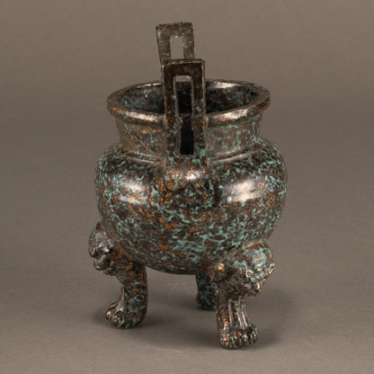 銅胎獅首三足香爐
