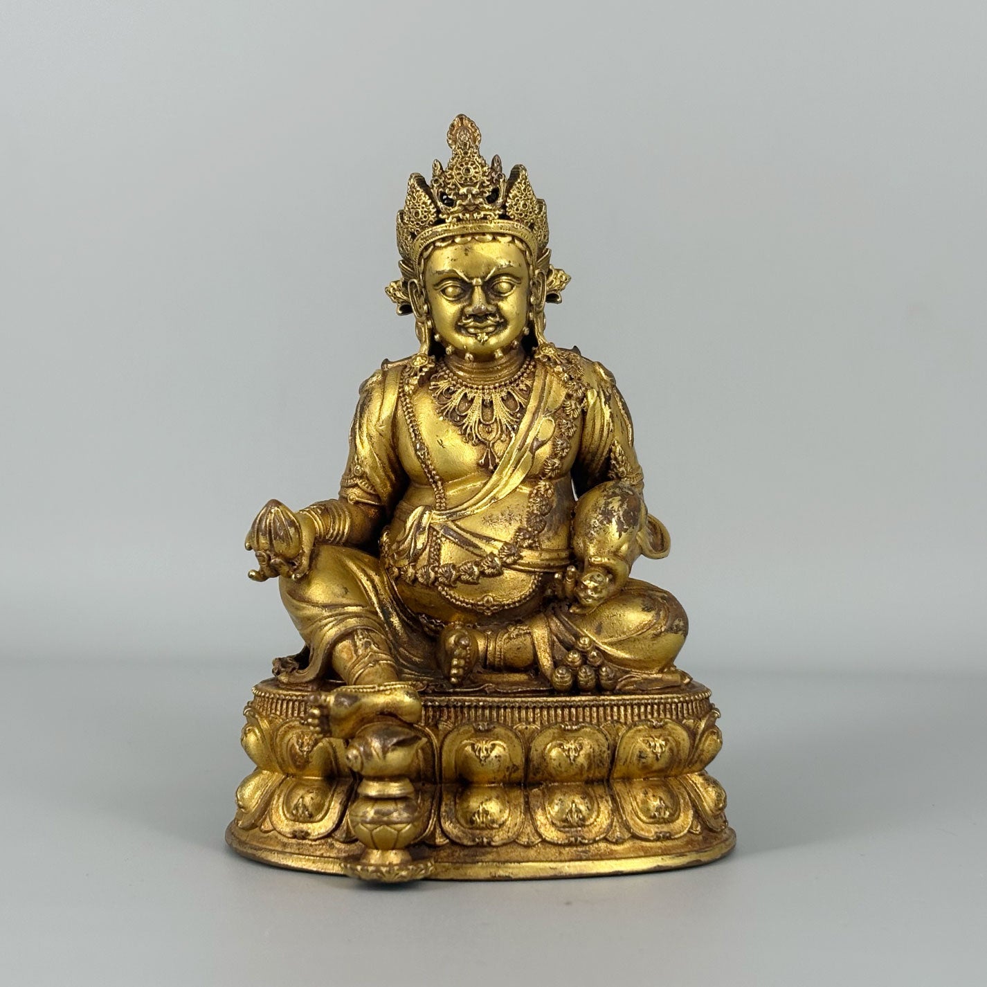 中国古美術・純銅製の高浮彫鎏金錾彫刻花仏教彫刻経文・装飾箱・果物箱