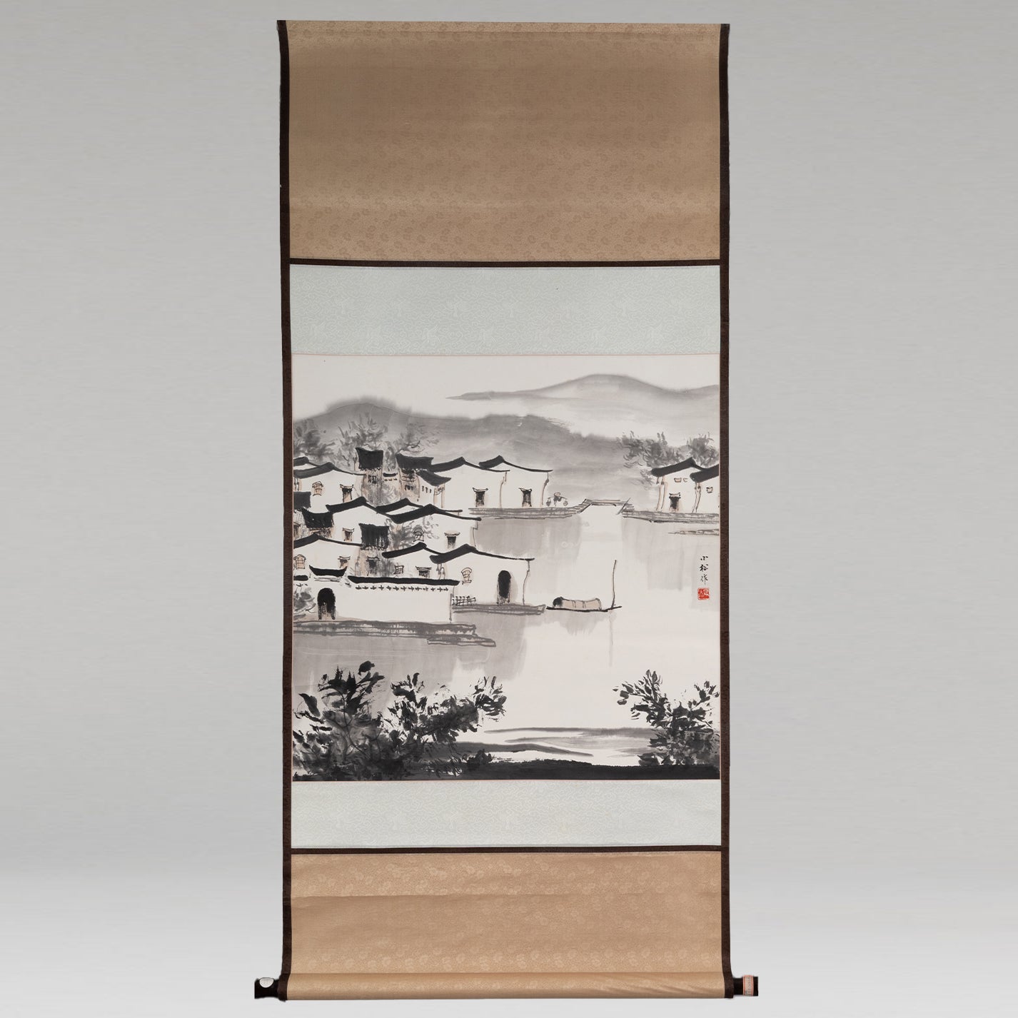 [R0121-004] 小松 / 近水人家