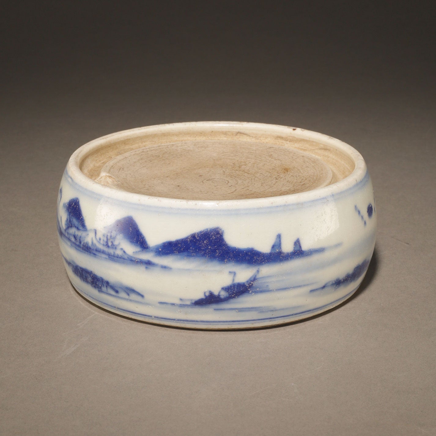 青花山水紋圓硯