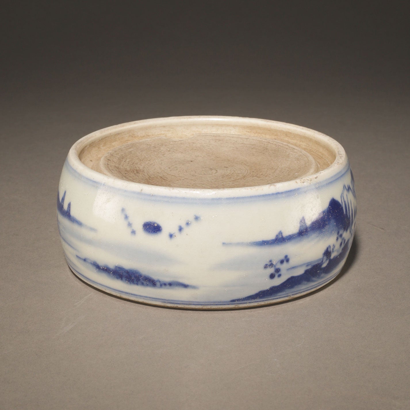 青花山水紋圓硯