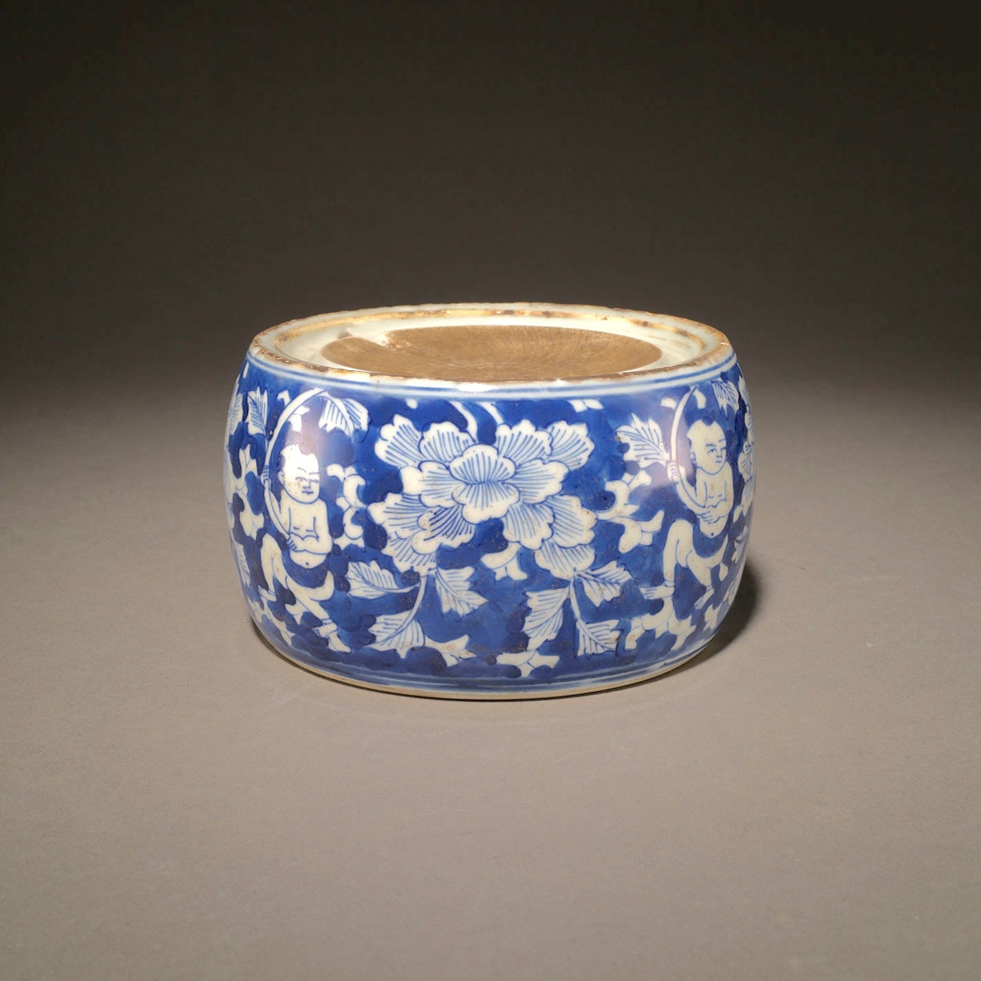 青花童子戲花圓硯