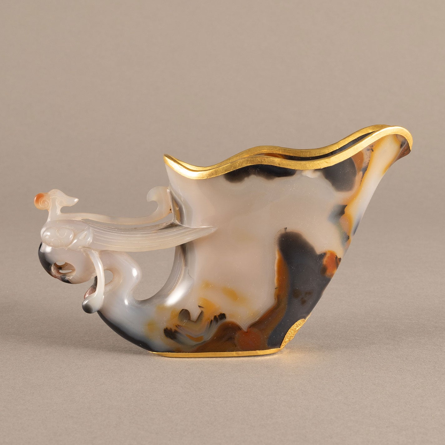 Agate cup with phoenix motif