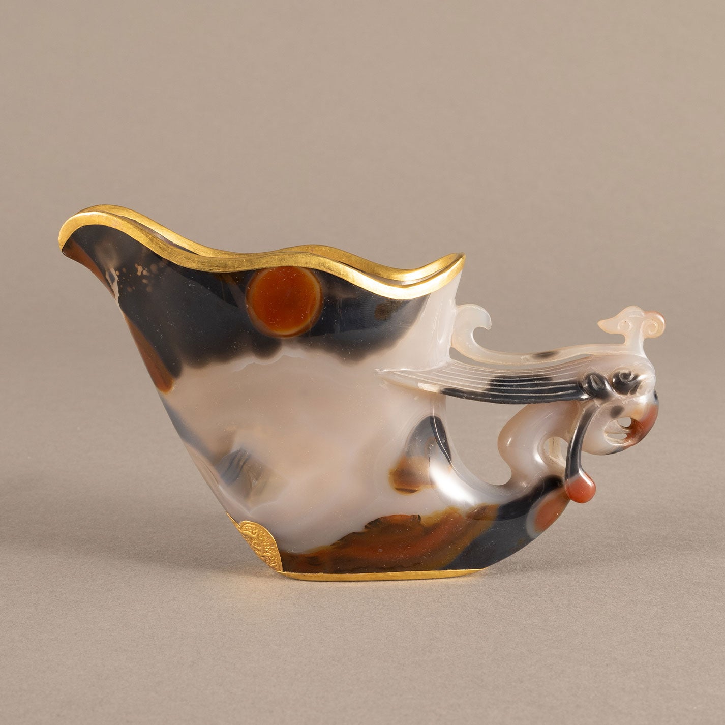 Agate cup with phoenix motif