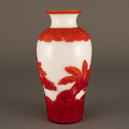 嬰戲紋料器花瓶