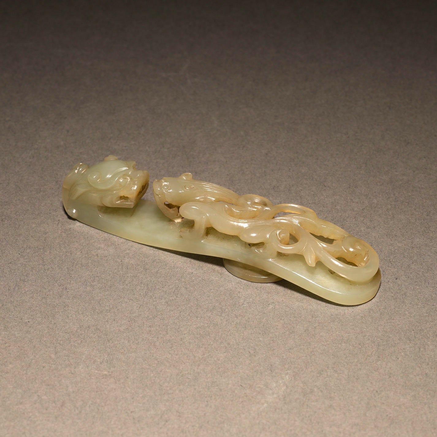 白玉蒼龍教子帯鉤