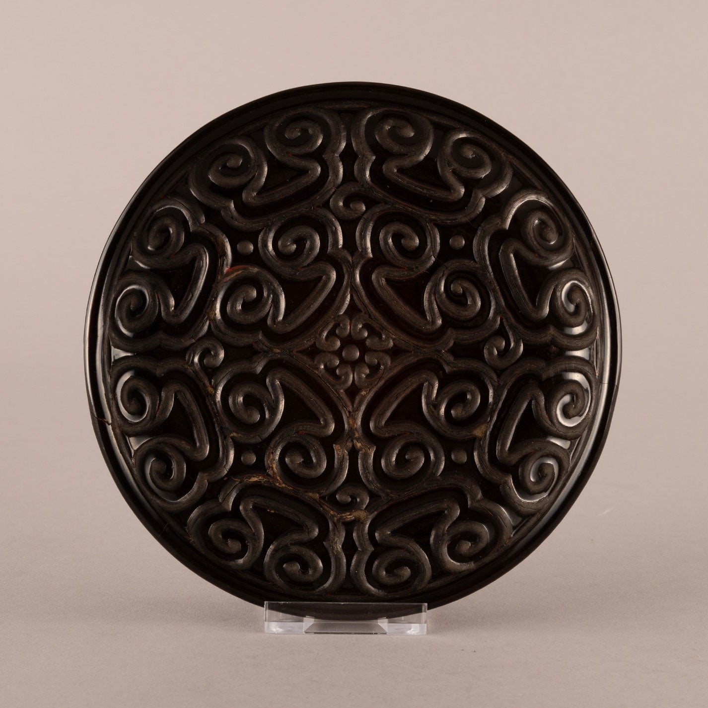 Black kuri crest plate