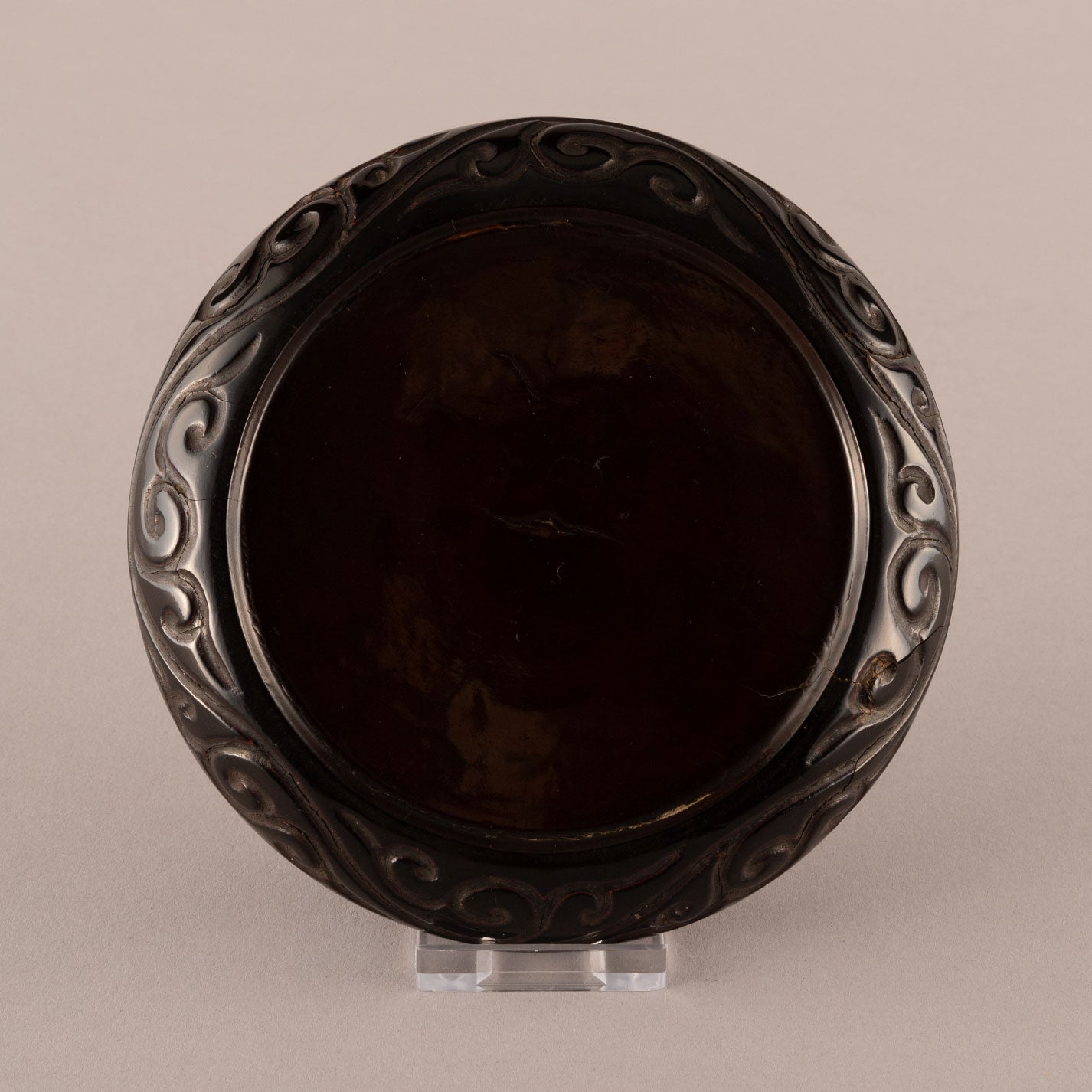 Black kuri crest plate